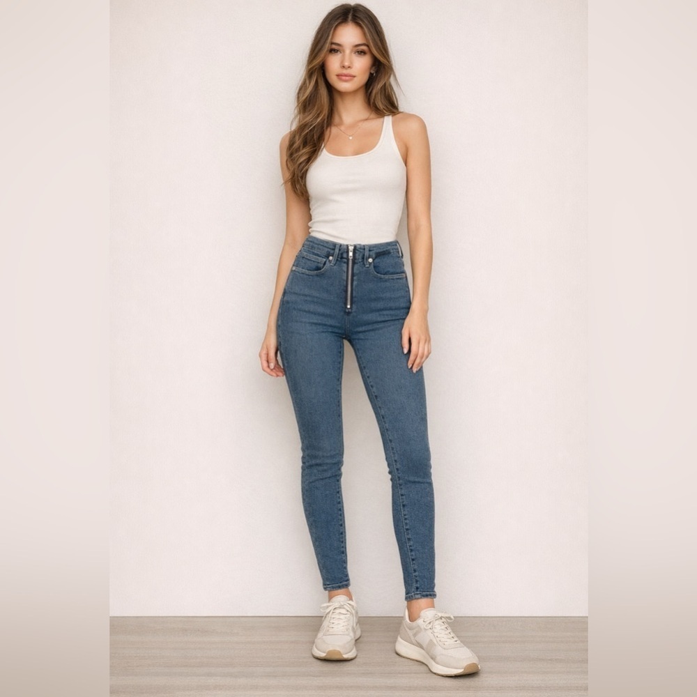 Good American Light blue Zip Front Skinny Jeans.      Size-2